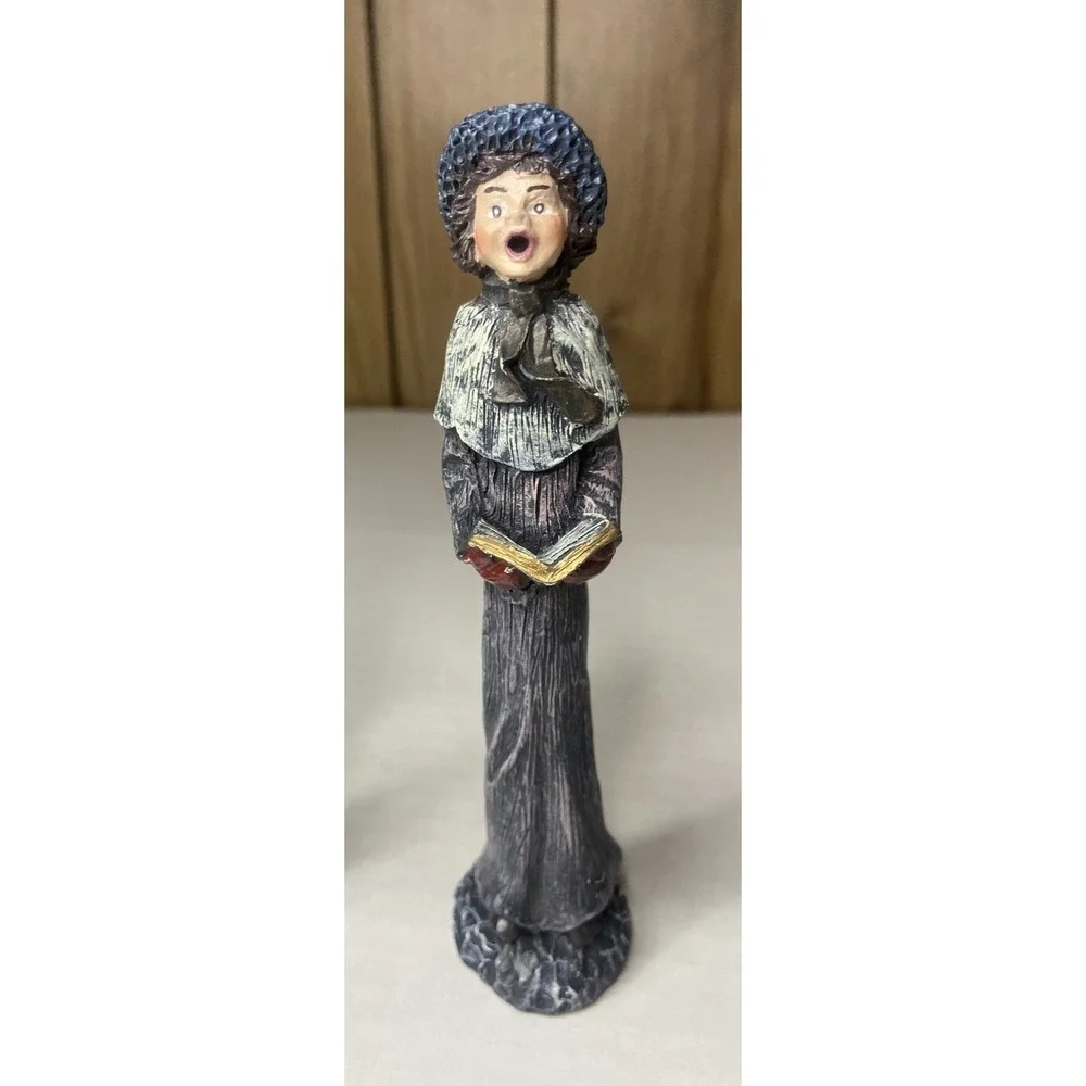 Vintage Windsor Collectible Christmas Caroler Family  Wintery Attire Set 4 Resin
